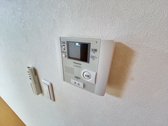 ����12