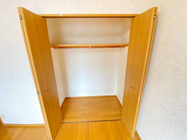 ����4