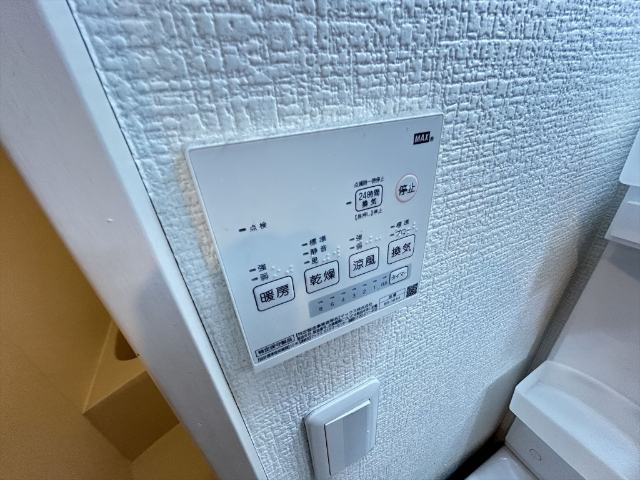 ����13