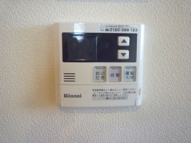 ����15