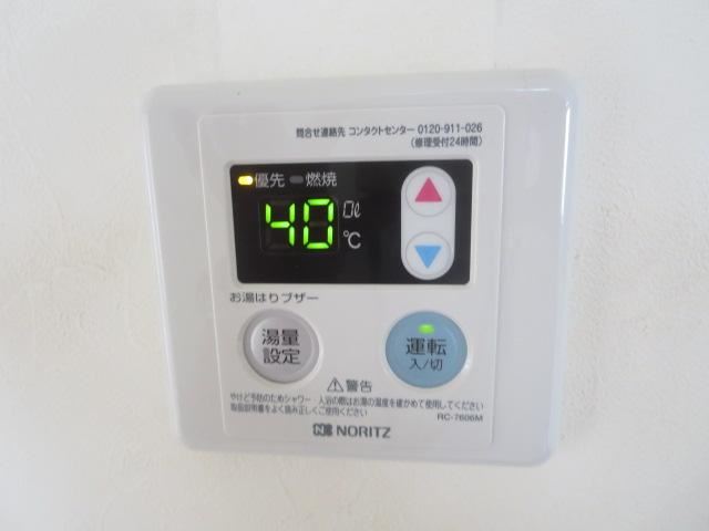 ����12