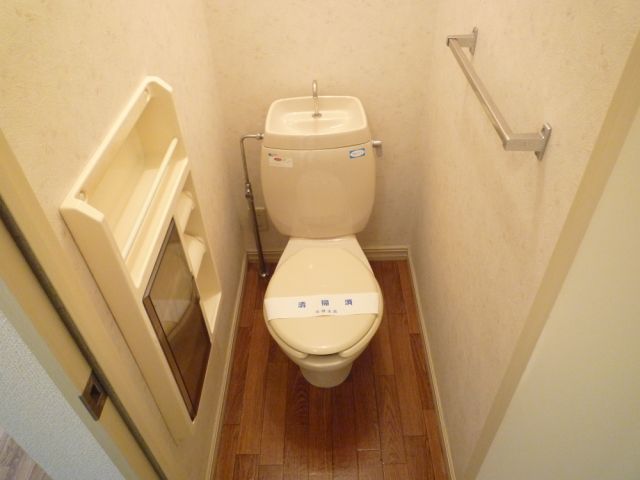 ����4