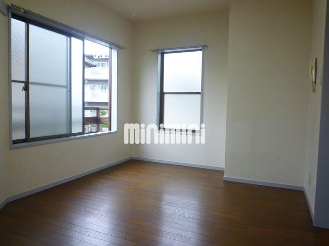 ����15