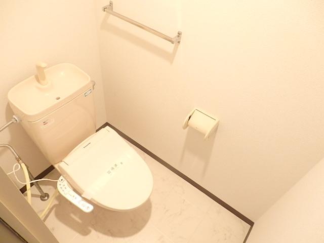 ����4