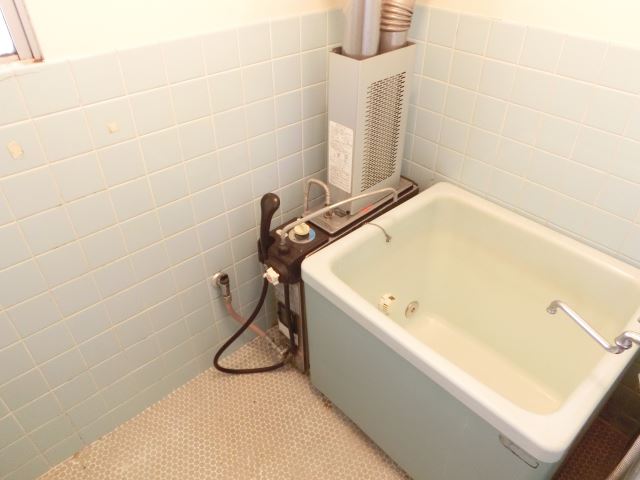����4