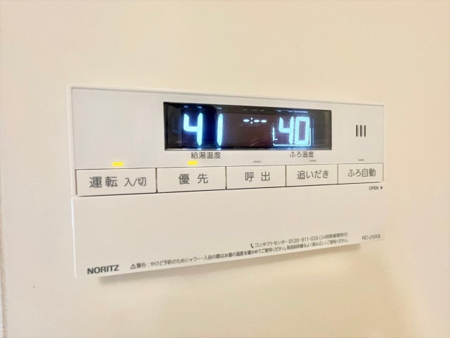 ����9