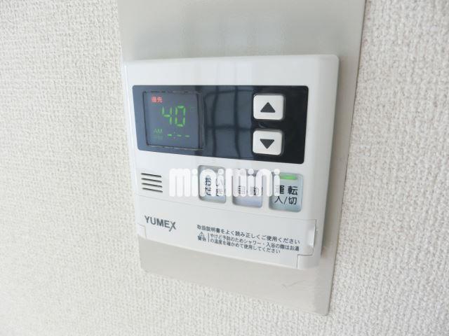 ����12