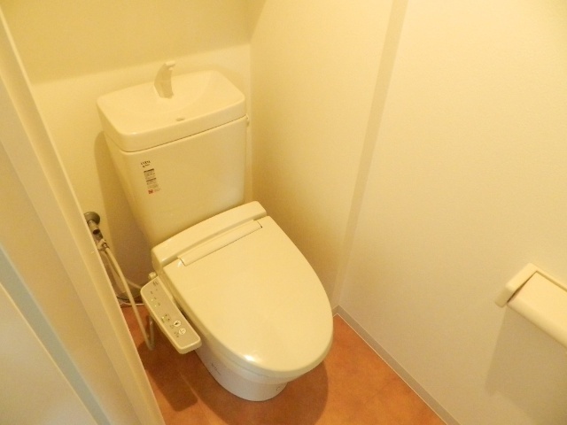 ����4