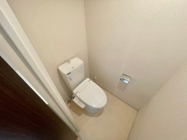 ����4