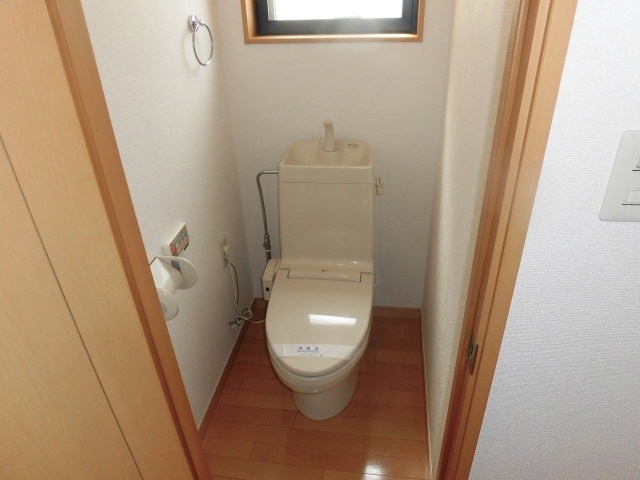 ����4