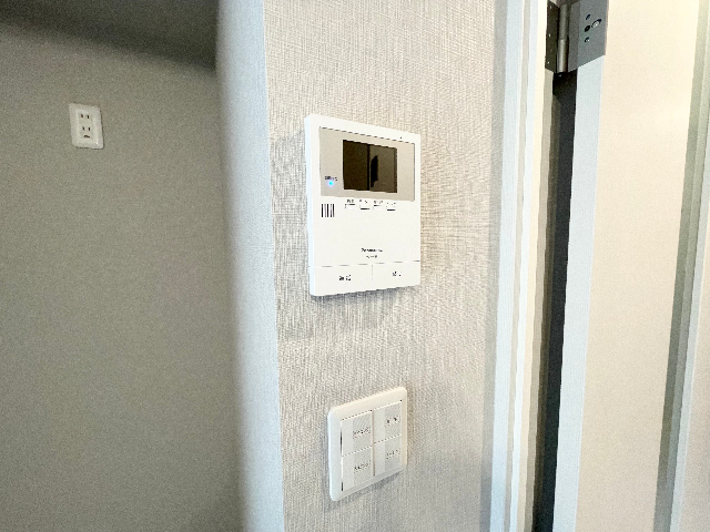 ����17