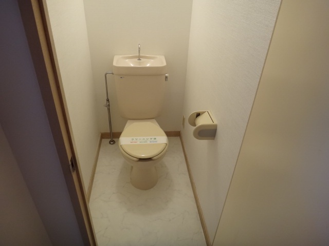����4