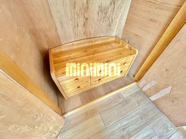 ����20