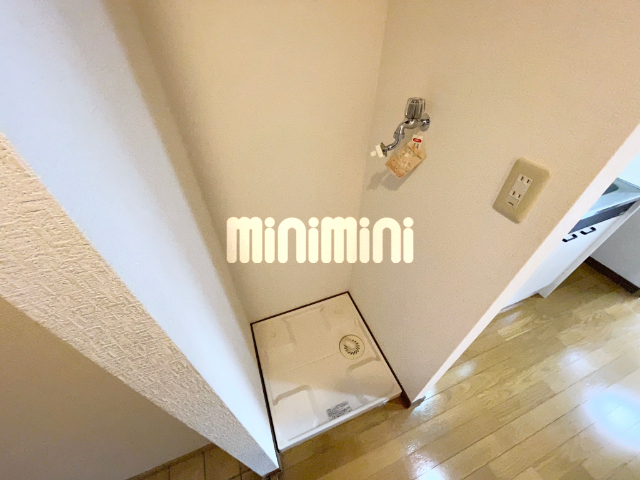 ����8