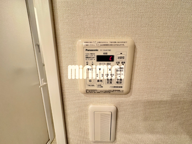 ����12