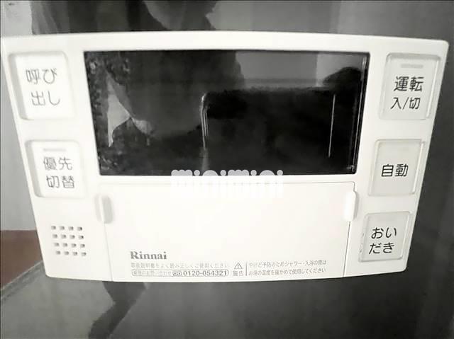 ����15