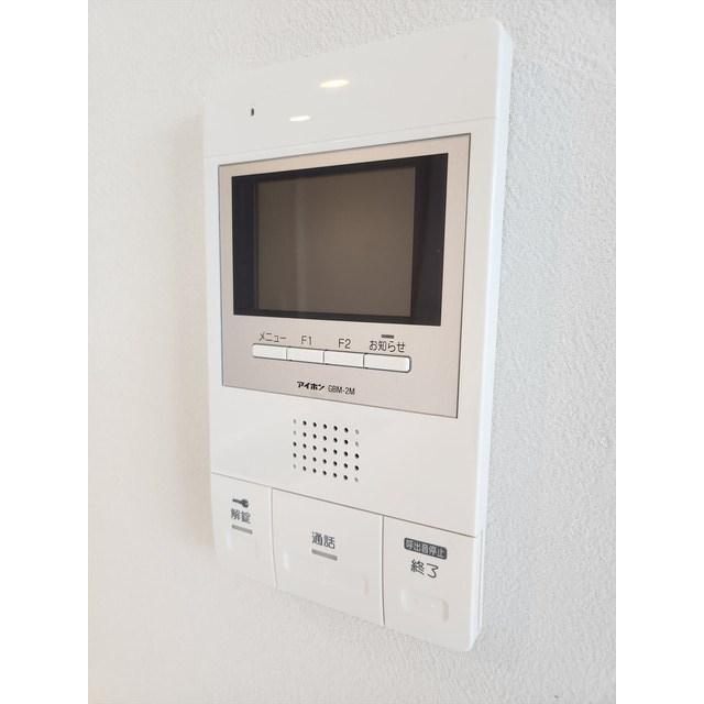 ����12