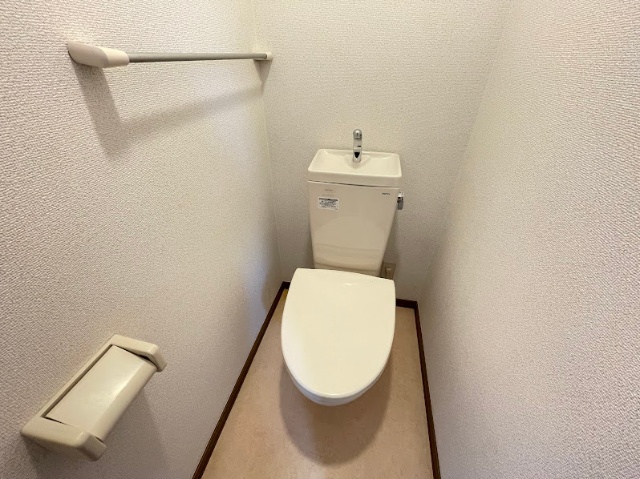 ����4