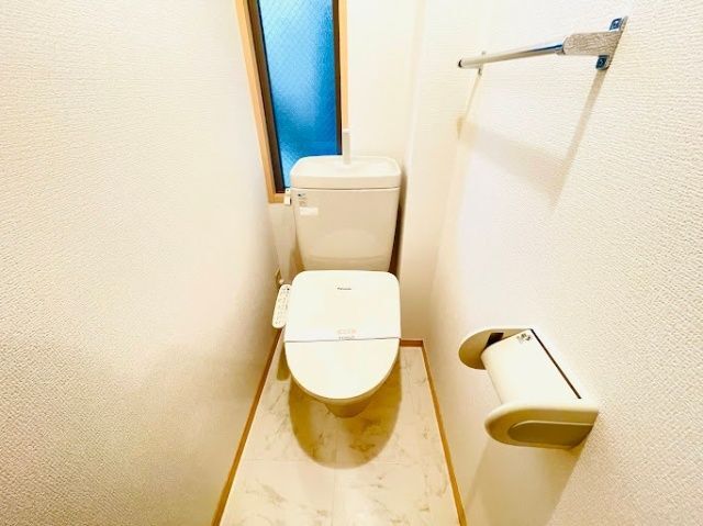 ����4