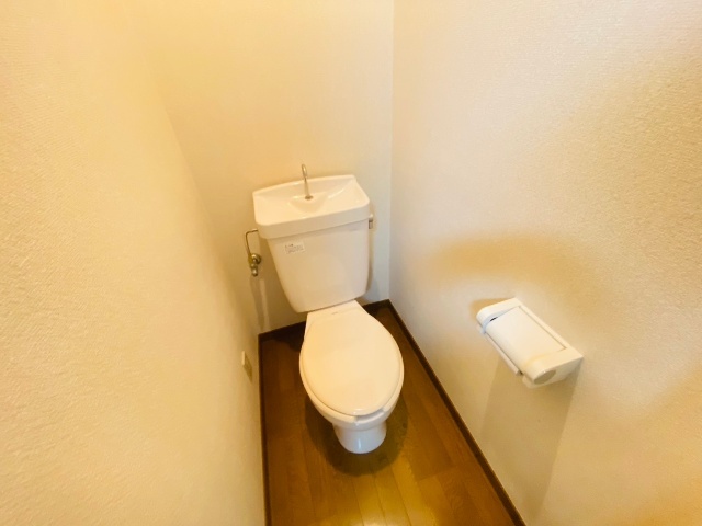 ����4