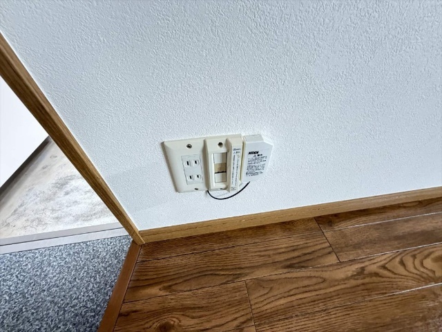 ����15