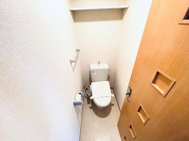 ����4