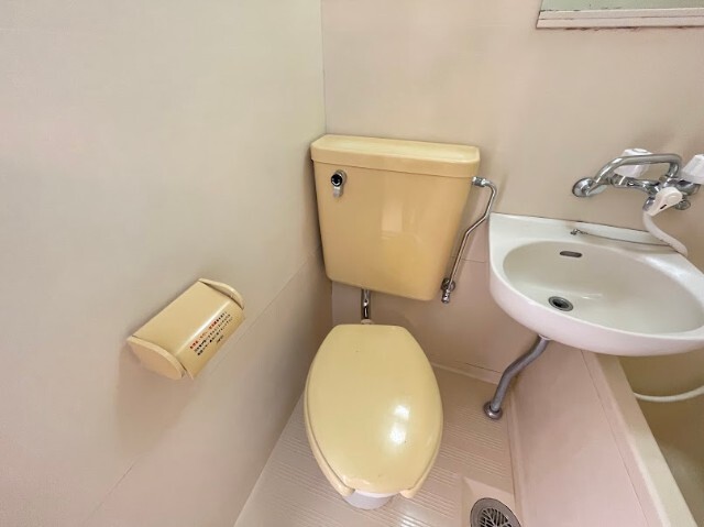 ����4