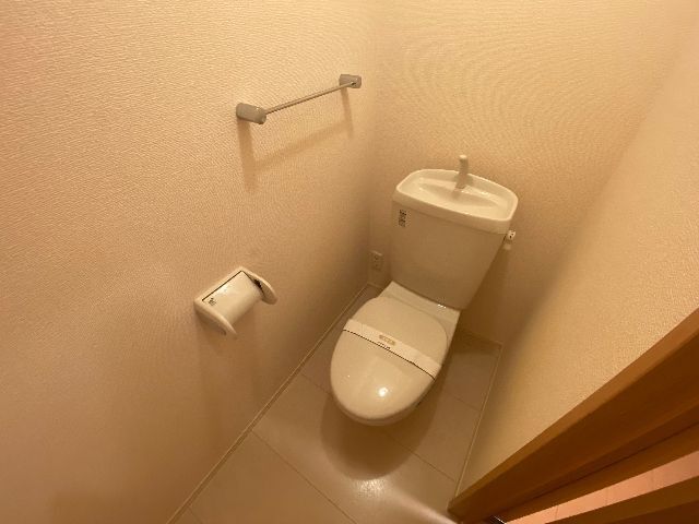 ����4