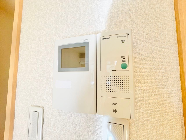 ����8