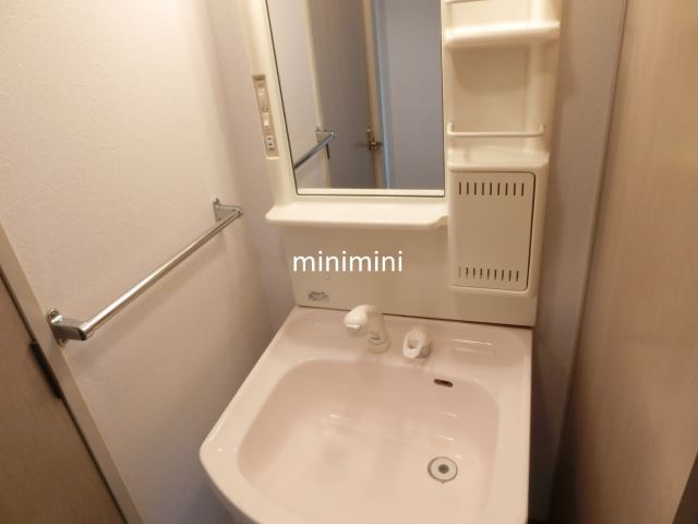 ����3