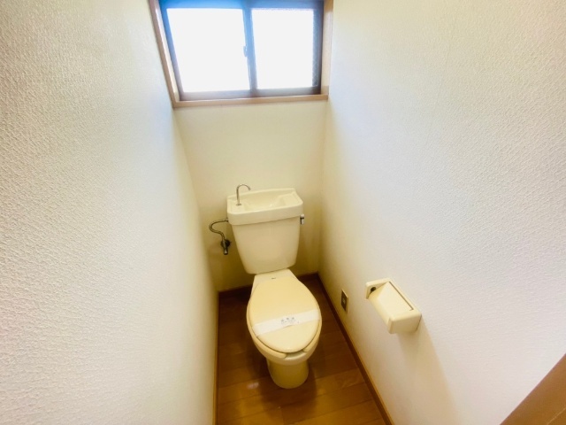 ����4
