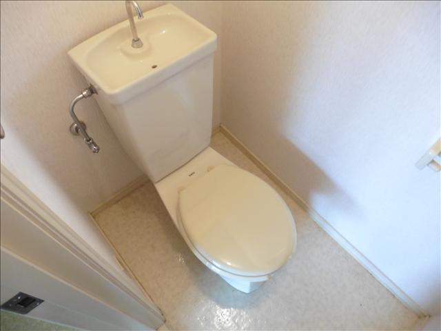 ����4