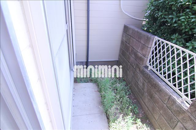 ����9