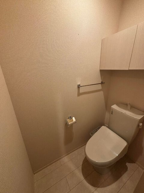 ����4