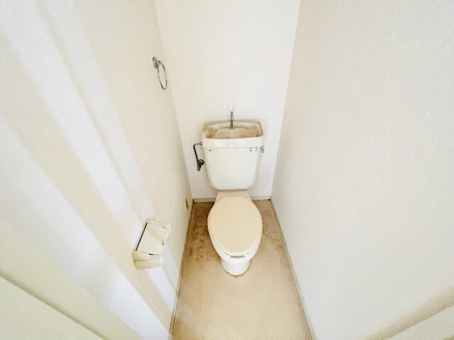 ����4
