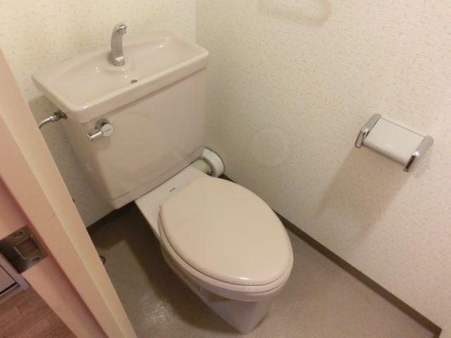 ����4