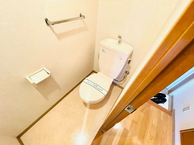 ����4