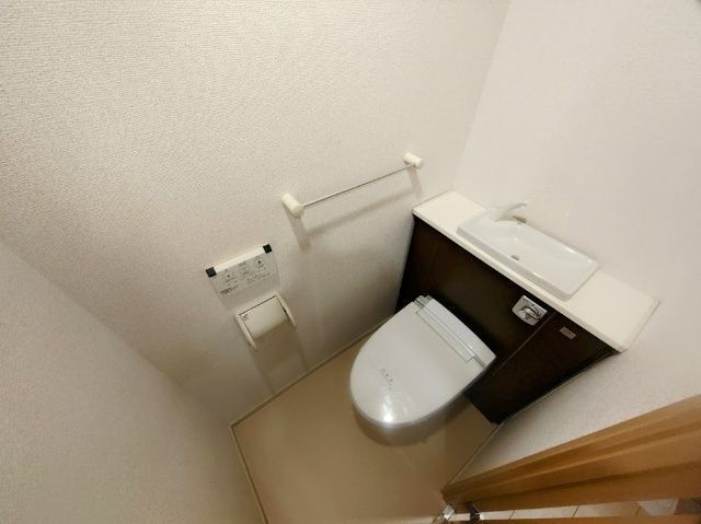 ����4
