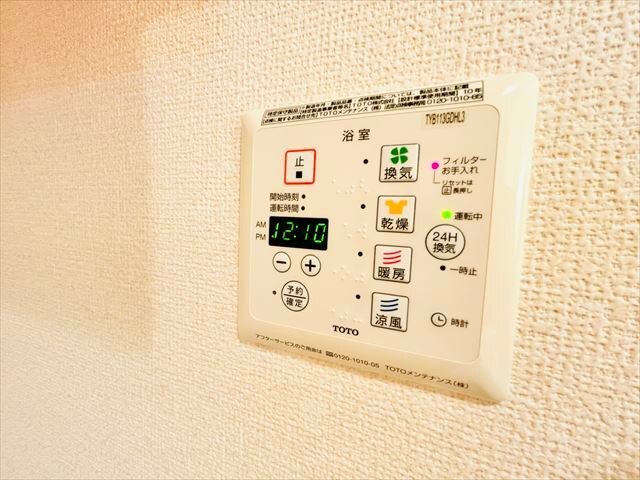 ����9