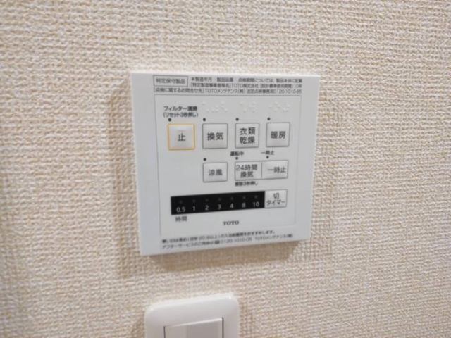 ����9