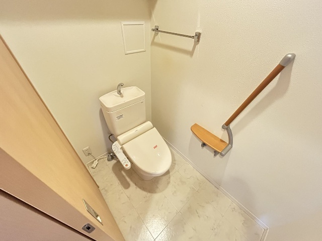 ����8