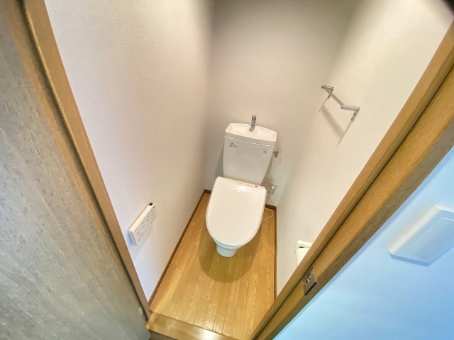 ����8