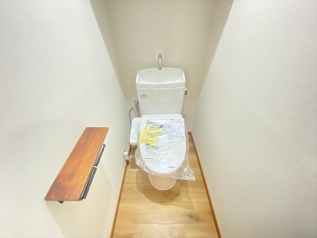 ����15