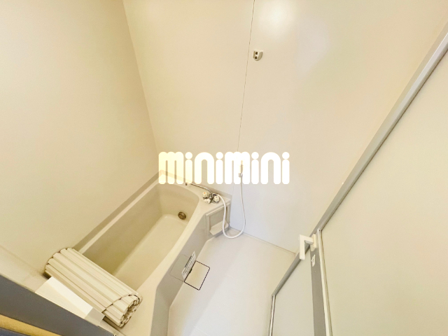 ����3