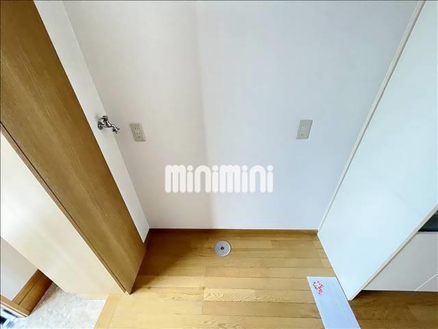����15