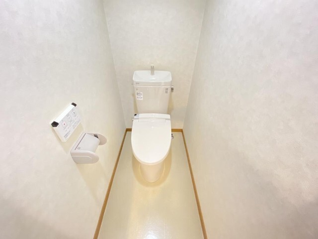 ����4