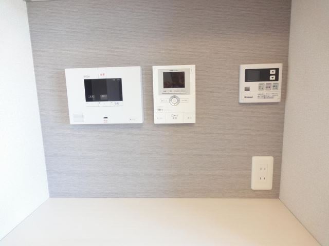 ����8
