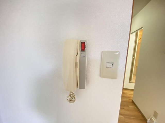 ����8