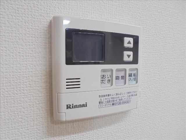 ����15