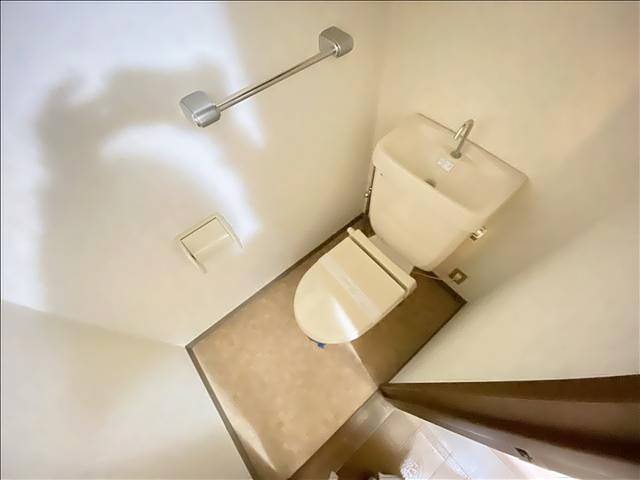 ����4